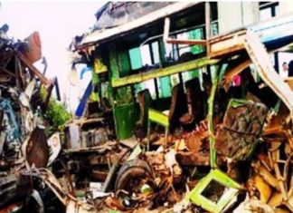 ਨਵੀਂ ਦਿੱਲੀ : ਬਾਰਾਂਬੰਕੀ ‘ਚ ਗਾਂ ਨੂੰ ਬਚਾਉਣ ਦੇ ਚੱਕਰ ‘ਚ ਟਰੱਕ-ਬੱਸ ਦੀ ਭਿਆਨਕ ਟੱਕਰ, 12 ਮੌਤਾਂ, 32 ਜ਼ਖਮੀ