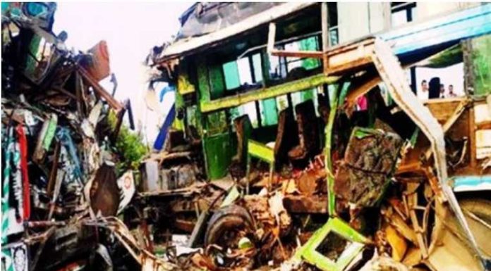 ਨਵੀਂ ਦਿੱਲੀ : ਬਾਰਾਂਬੰਕੀ ‘ਚ ਗਾਂ ਨੂੰ ਬਚਾਉਣ ਦੇ ਚੱਕਰ ‘ਚ ਟਰੱਕ-ਬੱਸ ਦੀ ਭਿਆਨਕ ਟੱਕਰ, 12 ਮੌਤਾਂ, 32 ਜ਼ਖਮੀ