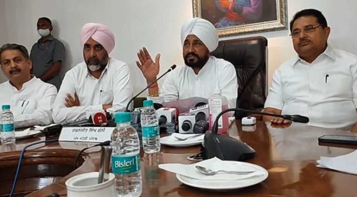 ਸ਼ਹਿਰਾਂ ‘ਚ ਪਾਣੀ ਦੇ ਪੁਰਾਣੇ ਬਕਾਏ ਬਿੱਲ ਮੁਆਫ਼, ਚੰਨੀ ਸਰਕਾਰ ਨੇ 700 ਕਰੋੜ ਦੇ ਬਕਾਏ ‘ਤੇ ਮਾਰੀ ਲੀਕ, ਪੜ੍ਹੋ ਕੈਬਨਿਟ ਮੀਟਿੰਗ ‘ਚ ਹੋਰ ਕੀ-ਕੀ ਲਏ ਫੈਸਲੇ