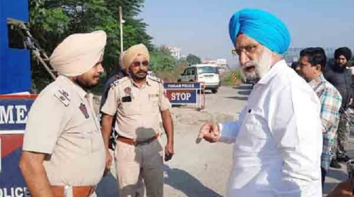 ਡਿਪਟੀ CM ਰੰਧਾਵਾ ਦਾ ਫਿਲੌਰ ‘ਚ ਨਾਕੇ ‘ਤੇ ਛਾਪਾ, ਪੁਲਿਸ ਮੁਲਾਜ਼ਮ ਕਮਰੇ ‘ਚ ਫਰਮਾ ਰਹੇ ਸਨ ਆਰਾਮ, 3 ਸਸਪੈਂਡ