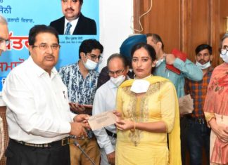 ਓ.ਪੀ. ਸੋਨੀ ਨੇ ਸ਼ਹੀਦ ਕਿਸਾਨ ਦੀ ਧੀ ਸਮੇਤ 30 ਸਟਾਫ਼ ਨਰਸਾਂ ਨੂੰ ਸੌਂਪੇ ਨਿਯੁਕਤੀ ਪੱਤਰ