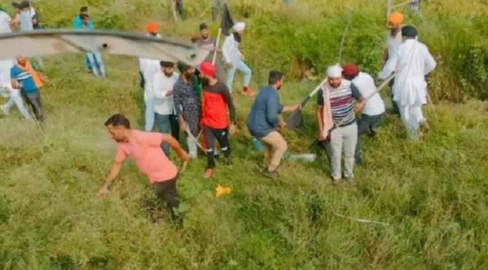 UP ‘ਚ ਪ੍ਰਦਰਸ਼ਨ ਕਰ ਰਹੇ ਕਿਸਾਨਾਂ ‘ਤੇ BJP ਦੇ ਕੇਂਦਰੀ ਮੰਤਰੀ ਦੇ ਪੁੱਤ ਨੇ ਚੜ੍ਹਾਈ ਕਾਰ, 2 ਦੀ ਮੌਤ, ਲੋਕਾਂ ਨੇ ਗੱਡੀ ਨੂੰ ਲਾਈ ਅੱਗ