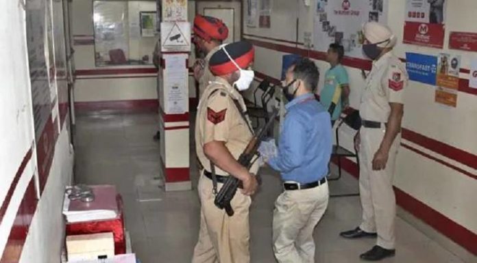 ਲੁਧਿਆਣਾ : ਮੁਥੂਟ ਫਾਈਨਾਂਸ ਦੇ ਦਫਤਰ ‘ਚ ਲੁੱਟ ਦੀ ਵਾਰਦਾਤ, ਮੈਨੇਜਰ ਨੂੰ ਮਾਰੀ ਗੋਲੀ, ਫੈਲੀ ਦਹਿਸ਼ਤ