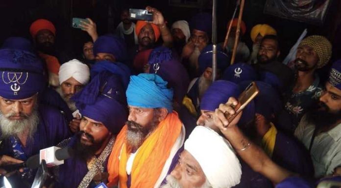 ਮਹਾਪੰਚਾਇਤ ‘ਚ ਹੋਵੇਗਾ ਫੈਸਲਾ- ਨਿਹੰਗ ਕਿਸਾਨ ਅੰਦੋਲਨ ‘ਚ ਰਹਿਣਗੇ ਜਾਂ ਨਹੀਂ, ਤੁਹਾਡੀ ਕੀ ਰਾਇ ਹੈ?