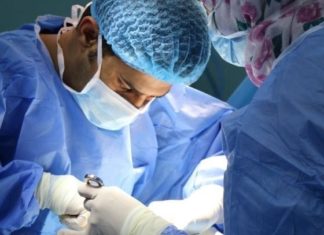 ਰੱਬ ਹੀ ਰਾਖਾ! ਪੱਥਰੀ ਦੀ ਥਾਂ ਡਾਕਟਰ ਨੇ ਕੱਢ ਦਿੱਤੀ ਕਿਡਨੀ, 4 ਮਹੀਨੇ ਬਾਅਦ ਮਰੀਜ਼ ਦੀ ਹੋਈ ਮੌਤ, ਹਸਪਤਾਲ ਨੂੰ ਲੱਗਾ 11.23 ਲੱਖ ਜੁਰਮਾਨਾ