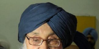 ਅਕਾਲੀ ਦਲ ਦੇ ਦੋਹਰੇ ਸੰਵਿਧਾਨ ਦਾ ਮਾਮਲਾ, ਸਾਬਕਾ ਮੁੱਖ ਮੰਤਰੀ ਪ੍ਰਕਾਸ਼ ਸਿੰਘ ਬਾਦਲ ਨੂੰ ਹੁਸ਼ਿਆਰਪੁਰ ਅਦਾਲਤ ‘ਚ ਪੇਸ਼ ਹੋਣ ਦੇ ਹੁਕਮ