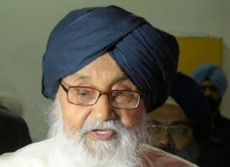 ਅਕਾਲੀ ਦਲ ਦੇ ਦੋਹਰੇ ਸੰਵਿਧਾਨ ਦਾ ਮਾਮਲਾ, ਸਾਬਕਾ ਮੁੱਖ ਮੰਤਰੀ ਪ੍ਰਕਾਸ਼ ਸਿੰਘ ਬਾਦਲ ਨੂੰ ਹੁਸ਼ਿਆਰਪੁਰ ਅਦਾਲਤ ‘ਚ ਪੇਸ਼ ਹੋਣ ਦੇ ਹੁਕਮ