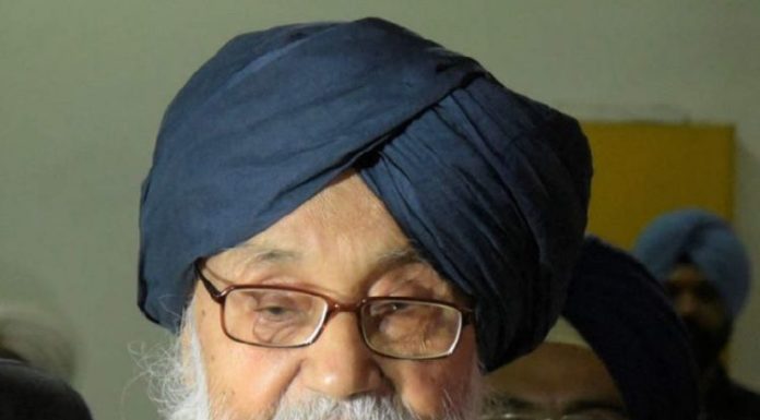 ਅਕਾਲੀ ਦਲ ਦੇ ਦੋਹਰੇ ਸੰਵਿਧਾਨ ਦਾ ਮਾਮਲਾ, ਸਾਬਕਾ ਮੁੱਖ ਮੰਤਰੀ ਪ੍ਰਕਾਸ਼ ਸਿੰਘ ਬਾਦਲ ਨੂੰ ਹੁਸ਼ਿਆਰਪੁਰ ਅਦਾਲਤ ‘ਚ ਪੇਸ਼ ਹੋਣ ਦੇ ਹੁਕਮ