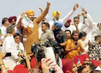 ਕਈ ਘੰਟਿਆਂ ਦੀ ਹਿਰਾਸਤ ਤੋਂ ਬਾਅਦ ਸਿੱਧੂ ਦੀ ਅਗਵਾਈ ‘ਚ ਪੰਜਾਬ ਦੇ ਮੰਤਰੀ ਤੇ ਵਿਧਾਇਕ ਲਖੀਮਪੁਰ ਵੱਲ ਰਵਾਨਾ