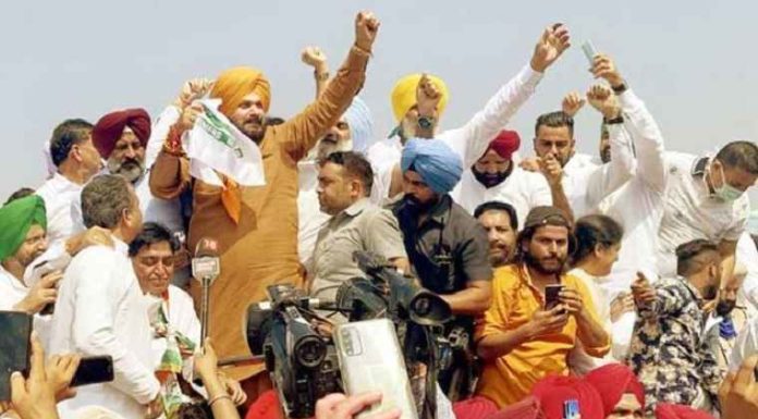 ਕਈ ਘੰਟਿਆਂ ਦੀ ਹਿਰਾਸਤ ਤੋਂ ਬਾਅਦ ਸਿੱਧੂ ਦੀ ਅਗਵਾਈ ‘ਚ ਪੰਜਾਬ ਦੇ ਮੰਤਰੀ ਤੇ ਵਿਧਾਇਕ ਲਖੀਮਪੁਰ ਵੱਲ ਰਵਾਨਾ