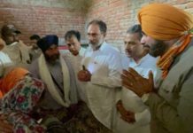 ਸਿੱਧੂ ਸਣੇ ਪੰਜਾਬ ਕਾਂਗਰਸ ਦਾ ਵਫਦ ਪੁੱਜਾ ਲਖੀਮਪੁਰ, ਪੀੜਤ ਪਰਿਵਾਰ ਨਾਲ ਕੀਤੀ ਮੁਲਾਕਾਤ