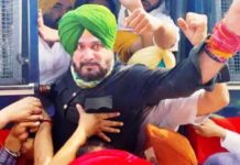 ਲਖੀਮਪੁਰ ‘ਚ ਵਾਪਰੀ ਘਟਨਾ ਦੇ ਵਿਰੋਧ ਵਿੱਚ ਪ੍ਰਦਰਸ਼ਨ ਕਰ ਰਹੇ ਨਵਜੋਤ ਸਿੱਧੂ ਨੂੰ ਪੁਲਿਸ ਨੇ ਲਿਆ ਹਿਰਾਸਤ ‘ਚ