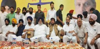 ਸੁਖਬੀਰ ਬਾਦਲ ਦੀ ਰੈਲੀ ਦੌਰਾਨ ਜੇਬ ਕਤਰਿਆਂ ਨੇ MLA ਪਵਨ ਟੀਨੂੰ ਤੇ Candidate ਚੰਦਨ ਗਰੇਵਾਲ ਦੀਆਂ ਕੱਟੀਆਂ ਜੇਬਾਂ