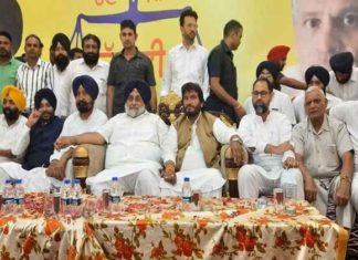 ਸੁਖਬੀਰ ਬਾਦਲ ਦੀ ਰੈਲੀ ਦੌਰਾਨ ਜੇਬ ਕਤਰਿਆਂ ਨੇ MLA ਪਵਨ ਟੀਨੂੰ ਤੇ Candidate ਚੰਦਨ ਗਰੇਵਾਲ ਦੀਆਂ ਕੱਟੀਆਂ ਜੇਬਾਂ