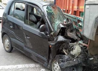 ਪਠਾਨਕੋਟ : ਕਾਰ-ਟਰੱਕ ਦੀ ਟੱਕਰ ‘ਚ ASI ਦੀ ਮੌਤ, ਪਤਨੀ ਸਣੇ 3 ਬੱਚੇ ਜ਼ਖਮੀ