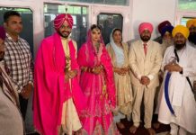 ਮੋਹਾਲੀ ‘ਚ ਮੁੱਖ ਮੰਤਰੀ ਚੰਨੀ ਦੇ ਬੇਟੇ ਦਾ ਹੋਇਆ ਆਨੰਦ ਕਾਰਜ, ਖੁਦ ਗੱਡੀ ਚਲਾ ਕੇ ਪਰਿਵਾਰ ਨਾਲ ਗੁਰਦੁਆਰੇ ਪੁੱਜੇ CM, ਪੰਗਤ ‘ਚ ਬੈਠ ਛਕਿਆ ਲੰਗਰ