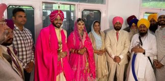 ਮੋਹਾਲੀ ‘ਚ ਮੁੱਖ ਮੰਤਰੀ ਚੰਨੀ ਦੇ ਬੇਟੇ ਦਾ ਹੋਇਆ ਆਨੰਦ ਕਾਰਜ, ਖੁਦ ਗੱਡੀ ਚਲਾ ਕੇ ਪਰਿਵਾਰ ਨਾਲ ਗੁਰਦੁਆਰੇ ਪੁੱਜੇ CM, ਪੰਗਤ ‘ਚ ਬੈਠ ਛਕਿਆ ਲੰਗਰ