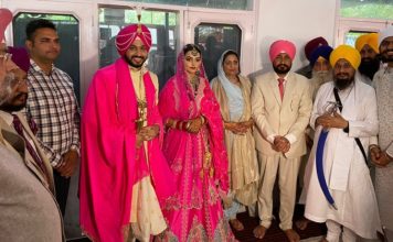 ਮੋਹਾਲੀ ‘ਚ ਮੁੱਖ ਮੰਤਰੀ ਚੰਨੀ ਦੇ ਬੇਟੇ ਦਾ ਹੋਇਆ ਆਨੰਦ ਕਾਰਜ, ਖੁਦ ਗੱਡੀ ਚਲਾ ਕੇ ਪਰਿਵਾਰ ਨਾਲ ਗੁਰਦੁਆਰੇ ਪੁੱਜੇ CM, ਪੰਗਤ ‘ਚ ਬੈਠ ਛਕਿਆ ਲੰਗਰ
