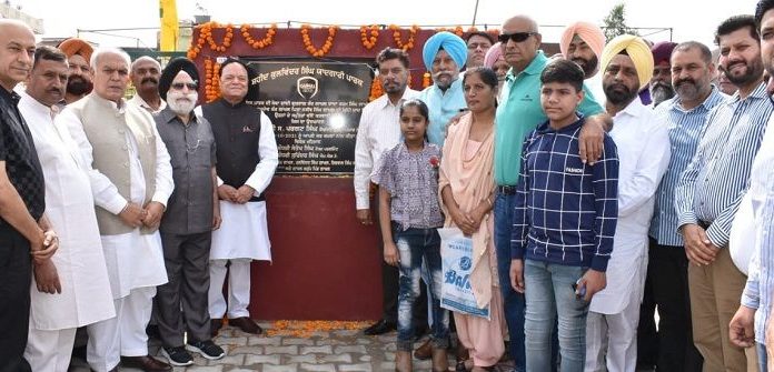ਐਮਪੀ ਸੰਤੋਖ ਚੌਧਰੀ ਨੇ NRI ਗਾਖਲ ਬ੍ਰਦਰਜ਼ ਵੱਲੋਂ ਛੱਪੜ ਦੀ ਕਾਇਆ ਕਲਪ ਕਰਕੇ ਬਣਾਏ ਪਾਰਕ ਦਾ ਕੀਤਾ ਉਦਘਾਟਨ