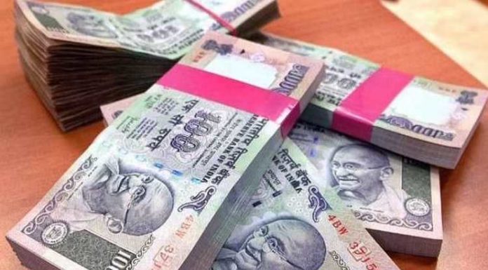 ਅੰਮ੍ਰਿਤਸਰ : ਘਰ ‘ਚ ਮਸ਼ੀਨ ਲਾ ਕੇ ਛਾਪਦੇ ਸੀ 100 ਰੁਪਏ ਵਾਲੇ ਨਕਲੀ ਨੋਟ, 50 ਰੁਪਏ ‘ਚ ਵੇਚਦੇ ਸੀ ਇਕ ਨੋਟ, 6 ਲੱਖ ਬਰਾਮਦ, 5 ਗ੍ਰਿਫ਼ਤਾਰ