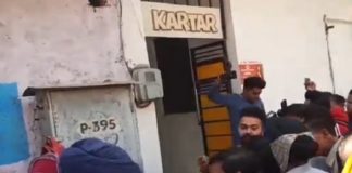 ਜਲੰਧਰ ਦੇ ਰਿਹਾਇਸ਼ੀ ਇਲਾਕੇ ‘ਚ ਖੁੱਲ੍ਹੇ ਗੈਸਟ ਹਾਊਸ ‘ਚ ਪੁਲਿਸ ਨੇ ਮਾਰਿਆ ਛਾਪਾ, ਕਈ ਲੜਕੇ-ਲੜਕੀਆਂ ਇਤਰਾਜ਼ਯੋਗ ਹਾਲਤ ‘ਚ ਕਾਬੂ