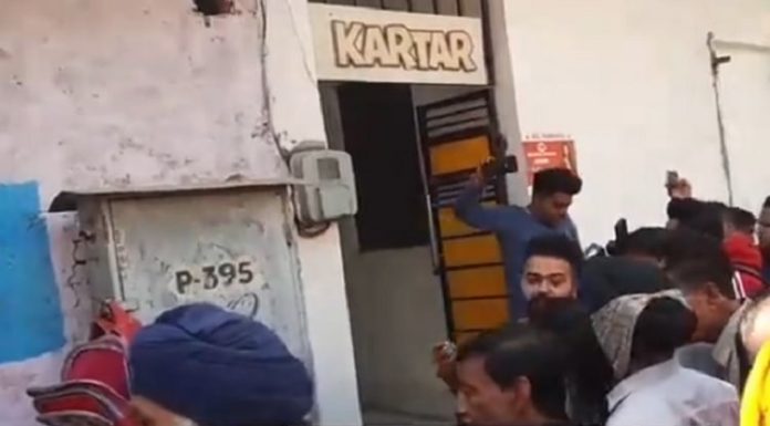 ਜਲੰਧਰ ਦੇ ਰਿਹਾਇਸ਼ੀ ਇਲਾਕੇ ‘ਚ ਖੁੱਲ੍ਹੇ ਗੈਸਟ ਹਾਊਸ ‘ਚ ਪੁਲਿਸ ਨੇ ਮਾਰਿਆ ਛਾਪਾ, ਕਈ ਲੜਕੇ-ਲੜਕੀਆਂ ਇਤਰਾਜ਼ਯੋਗ ਹਾਲਤ ‘ਚ ਕਾਬੂ