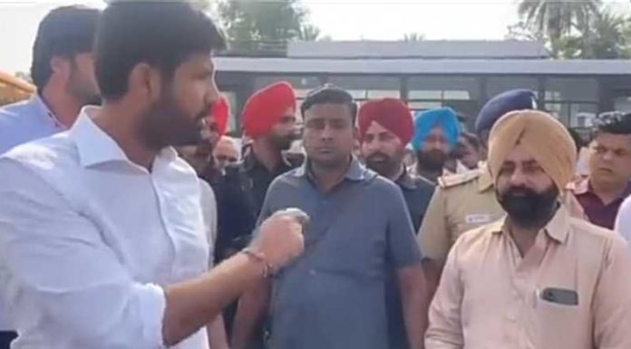 ਰਾਜਾ ਵੜਿੰਗ ਵੱਲੋਂ ਚੰਡੀਗੜ੍ਹ ਦੇ ਅੰਤਰਰਾਜੀ ਬੱਸ ਅੱਡੇ ਉੱਤੇ ਪ੍ਰਾਈਵੇਟ ਬੱਸ ਆਪ੍ਰੇਟਰਾਂ ਦੀ ਗੁੰਡਾਗਰਦੀ ਦਾ ਪਰਦਾਫ਼ਾਸ਼