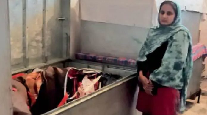 ਜਲੰਧਰ ‘ਚ ਲੁੱਟ : ਤੜਕੇ 5:30 ਵਜੇ ਘਰ ‘ਚ ਦਾਖਲ ਹੋਏ ਲੁਟੇਰੇ, ਪਿਸਤੌਲ ਦੀ ਨੋਕ ‘ਤੇ ਬੇਟੇ ਦੇ ਕਤਲ ਦੀ ਧਮਕੀ ਦੇ ਕੇ 1.50 ਲੱਖ ਤੇ 3 ਤੋਲੇ ਸੋਨਾ ਲੈ ਗਏ