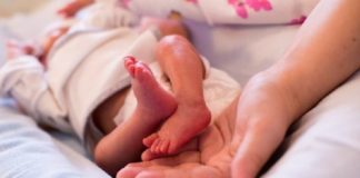 ਡਾਕਟਰਾਂ ‘ਤੇ ਲਾਪ੍ਰਵਾਹੀ ਦਾ ਆਰੋਪ : ਬੱਚੇ ਨੂੰ ਜਨਮ ਦੇਣ ਤੋਂ ਬਾਅਦ ਔਰਤ ਦੀ ਮੌਤ, ਹਸਪਤਾਲ ਦੇ ਬਾਹਰ ਹੰਗਾਮਾ; ਦੇਰ ਰਾਤ ਤੱਕ ਧਰਨਾ ਲਗਾ ਕੀਤਾ ਰੋਸ ਪ੍ਰਦਰਸ਼ਨ