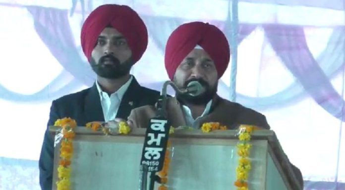 ਟੈਂਕੀ ‘ਤੇ ਚੜ੍ਹਨ ਤੇ ਪ੍ਰੋਗਰਾਮ ‘ਚ ਰੁਕਾਵਟ ਪਾਉਣ ਵਾਲਿਆਂ ਨੂੰ ਮੁੱਖ ਮੰਤਰੀ ਨੇ ਸਟੇਜ ਤੋਂ ਦਿੱਤੀ ਚਿਤਾਵਨੀ, ਵੇਖੋ Video