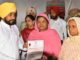 ਦੀਵਾਲੀ ਮੌਕੇ ਮੁੱਖ ਮੰਤਰੀ ਚੰਨੀ ਨੇ ਬਸੇਰਾ ਸਕੀਮ ਅਧੀਨ ਝੁੱਗੀ-ਝੌਂਪੜੀਆਂ ‘ਚ ਜੀਵਨ ਬਸਰ ਕਰ ਰਹੇ 269 ਲਾਭਪਾਤਰੀਆਂ ਨੂੰ ਚਮਕੌਰ ਸਾਹਿਬ ਵਿਖੇ ਮਾਲਕਾਨਾ ਹੱਕ ਦਿੱਤੇ