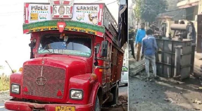 ਜਲੰਧਰ : ਬਸ਼ੀਰਪੁਰਾ ‘ਚ ਬੇਕਾਬੂ ਟਰੱਕ ਨੇ ਟਰਾਂਸਫਾਰਮਰ ਤੇ ਬਿਜਲੀ ਦੇ ਖੰਭੇ ਤੋੜੇ, ਭਾਰਤ ਨਗਰ ‘ਚ ਓਵਰਲੋਡ ਟਰੱਕ ਨੇ ਕੀਤਾ ਨੁਕਸਾਨ