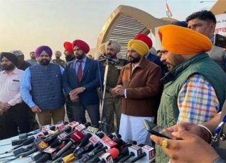 ਕਰਤਾਰਪੁਰ ਸਾਹਿਬ ਦੇ ਦਰਸ਼ਨ ਕਰਕੇ ਪਰਿਵਾਰ ਸਮੇਤ ਪਰਤੇ CM ਚੰਨੀ, ਸੰਗਤਾਂ ਲਈ ਕੀਤਾ ਇਹ ਵੱਡਾ ਐਲਾਨ