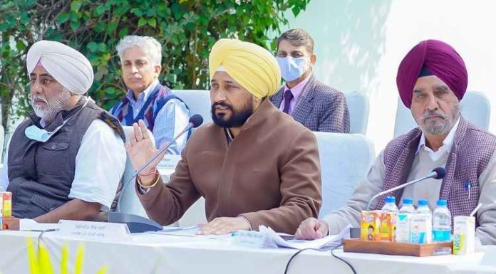 ਕਿਸਾਨਾਂ ਦੀ CM ਚੰਨੀ ਨਾਲ ਮੀਟਿੰਗ ਸਮਾਪਤ : ਕਰਜ਼ਾ ਮੁਆਫੀ ‘ਤੇ ਨਹੀਂ ਬਣੀ ਸਹਿਮਤੀ, ਫਿਰ ਹੋਵੇਗੀ ਮੀਟਿੰਗ; ਰਾਜੇਵਾਲ ਬੋਲੇ- ਮੰਗਾਂ ਲਾਗੂ ਹੋਣ ‘ਤੇ ਹੀ ਹੋਵਾਂਗੇ ਸੰਤੁਸ਼ਟ