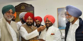 ਕੁਲਦੀਪ ਸਿੰਘ ਵੈਦ ਨੇ ਮੁੱਖ ਮੰਤਰੀ ਚਰਨਜੀਤ ਸਿੰਘ ਚੰਨੀ ਦੀ ਮੌਜੂਦਗੀ ‘ਚ ਪੰਜਾਬ ਸਟੇਟ ਵੇਅਰਹਾਊਸ ਕਾਰਪੋਰੇਸ਼ਨ ਦੇ ਚੇਅਰਮੈਨ ਵਜੋਂ ਅਹੁਦਾ ਸੰਭਾਲਿਆ