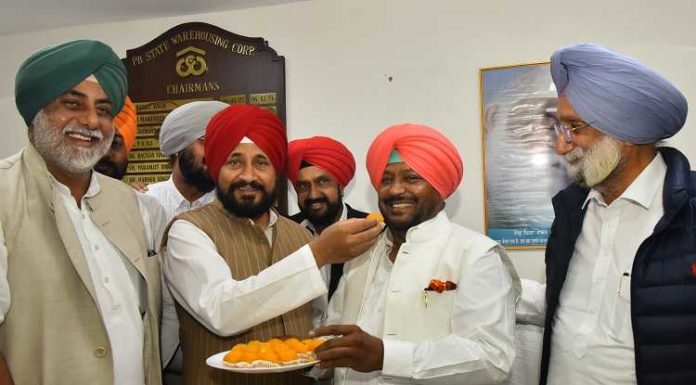 ਕੁਲਦੀਪ ਸਿੰਘ ਵੈਦ ਨੇ ਮੁੱਖ ਮੰਤਰੀ ਚਰਨਜੀਤ ਸਿੰਘ ਚੰਨੀ ਦੀ ਮੌਜੂਦਗੀ ‘ਚ ਪੰਜਾਬ ਸਟੇਟ ਵੇਅਰਹਾਊਸ ਕਾਰਪੋਰੇਸ਼ਨ ਦੇ ਚੇਅਰਮੈਨ ਵਜੋਂ ਅਹੁਦਾ ਸੰਭਾਲਿਆ