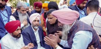 ਆਟੋ ਰਿਕਸ਼ਾ ਚਾਲਕਾਂ ਦੇ ਦਿਲ ਜਿੱਤ ਕੇ ਲੈ ਗਏ ਆਮ ਲੋਕਾਂ ਦੇ ਮੁੱਖ ਮੰਤਰੀ ਚੰਨੀ