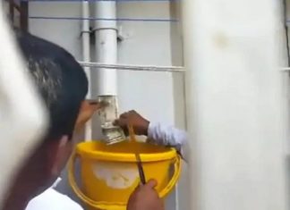 ਕਰਨਾਟਕ : ਪਾਈਪ ‘ਚੋਂ ਪਾਣੀ ਦੀ ਬਜਾਏ ਨਿਕਲਣ ਲੱਗੇ ਨੋਟ, PWD ਇੰਜੀਨੀਅਰ ਦੇ ਘਰ ਰੇਡ ਦੌਰਾਨ ਹੈਰਾਨ ਰਹਿ ਗਈ ACB ਦੀ ਟੀਮ, ਵੇਖੋ Video