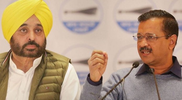 ਮੁੱਖ ਮੰਤਰੀ ਚਿਹਰੇ ‘ਤੇ ‘ਆਪ’ ‘ਚ ਹੰਗਾਮਾ : ਮੋਹਾਲੀ ‘ਚ ਭਗਵੰਤ ਮਾਨ ਦੇ ਨਾਅਰੇ ਲੱਗਣ ‘ਤੇ ਕੇਜਰੀਵਾਲ ਭੜਕੇ; ਕਿਹਾ- ਸੀਐੱਮ-ਮੰਤਰੀ ਦਾ ਚੱਕਰ ਛੱਡੋ, ਨਹੀਂ ਤਾਂ ਚਲੇ ਜਾਓ