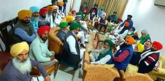 ਮੁੱਖ ਮੰਤਰੀ-ਕਿਸਾਨਾਂ ਦੀ ਮੀਟਿੰਗ ਦਾ ਮਾਹੌਲ ਗਰਮਾਇਆ: ਕਿਸਾਨ ਆਗੂਆਂ ਨੇ ਪੁਲਿਸ ਮੁਲਾਜ਼ਮਾਂ ‘ਤੇ ਲਾਏ ਧੱਕੇਸ਼ਾਹੀ ਦੇ ਦੋਸ਼; ਪੰਜਾਬ ਸਰਕਾਰ ਖਿਲਾਫ਼ ਨਾਅਰੇਬਾਜ਼ੀ