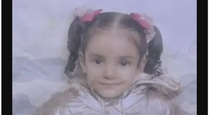 ਪੁਲਿਸ ਵਾਲਾ ਬੱਚਿਆਂ ਨੂੰ ਗਲੀ ‘ਚ ਖੇਡਣ ਤੋਂ ਰੋਕਦਾ ਸੀ, ਰੰਜਿਸ਼ ‘ਚ ਗੁਆਂਢਣ ਨੇ ਉਸ ਦੀ ਢਾਈ ਸਾਲ ਦੀ ਬੇਟੀ ਨੂੰ ਕਤਲ ਕਰਨ ਤੋਂ ਬਾਅਦ ਮਿੱਟੀ ‘ਚ ਦਬਾਇਆ