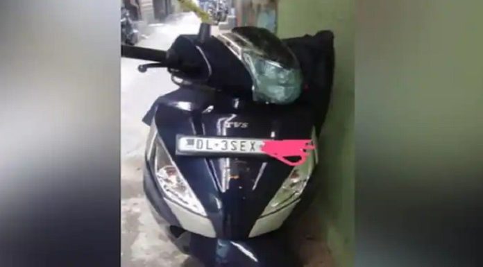 ਲੜਕੀ ਨੇ ਖਰੀਦੀ ਸਕੂਟੀ, ਨੰਬਰ ਮਿਲਿਆ ‘SEX’, ਹੁਣ ਘਰੋਂ ਨਿਕਲਣਾ ਹੋਇਆ ਔਖਾ, ਪਰਿਵਾਰ ਵੀ ਝੱਲ ਰਿਹਾ ਸ਼ਰਮਿੰਦਗੀ, ਵੇਖੋ Videos