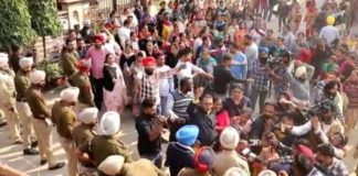 ਜਲੰਧਰ ‘ਚ ਸਿੱਖਿਆ ਮੰਤਰੀ ਪਰਗਟ ਸਿੰਘ ਦੇ ਘਰ ਟੀਚਰਾਂ ਤੇ ਪੁਲਿਸ ‘ਚ ਜ਼ਬਰਦਸਤ ਝੜਪ, ਵੇਖੋ Video