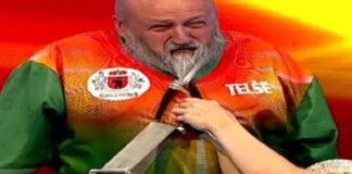 63 Kg ਭਾਰੀ ਔਰਤ ਨੂੰ ਦਾੜ੍ਹੀ ਨਾਲ ਚੁੱਕ ਕੇ ਬਣਾਇਆ ਵਿਸ਼ਵ ਰਿਕਾਰਡ, Video ਵੇਖ ਉਡ ਜਾਣਗੇ ਹੋਸ਼