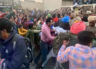 ਜਲੰਧਰ ‘ਚ ਮੰਤਰੀ ਪਰਗਟ ਸਿੰਘ ਦੀ ਕੋਠੀ ਘੇਰਨ ਜਾ ਰਹੇ ਬੇਰੋਜ਼ਗਾਰ ਅਧਿਆਪਕਾਂ ਦੀ ਪੁਲਸ ਨਾਲ ਧੱਕਾ-ਮੁੱਕੀ