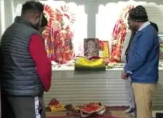 ਅੰਮ੍ਰਿਤਸਰ ‘ਚ ਬੇਅਦਬੀ ਦੀ ਇਕ ਹੋਰ ਘਟਨਾ : ਅਜਨਾਲਾ ਦੇ ਲਕਸ਼ਮੀ ਨਰਾਇਣ ਮੰਦਿਰ ‘ਚ ਸ਼੍ਰੀ ਕ੍ਰਿਸ਼ਨ ਬਾਲ ਸਰੂਪ ਤੇ ਧਾਰਮਿਕ ਪੁਸਤਕਾਂ ਜ਼ਮੀਨ ‘ਤੇ ਸੁੱਟੀਆਂ