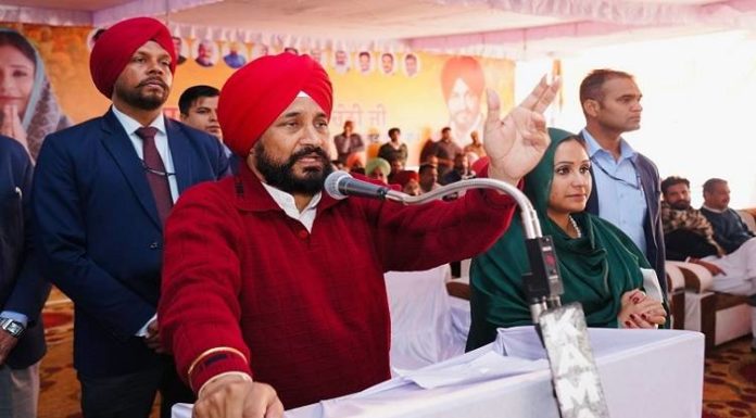 ਪੰਜਾਬ ਸਰਕਾਰ ਦਾ ਵੱਡਾ ਐਲਾਨ, ਸਾਰੇ ਵਿਦਿਆਰਥੀਆਂ ਲਈ ਮੁਫ਼ਤ ਬੱਸ ਸੇਵਾ, CM ਚੰਨੀ ਖੁਦ ਬੱਸ ਚਲਾ ਕੇ ਪੁੱਜੇ