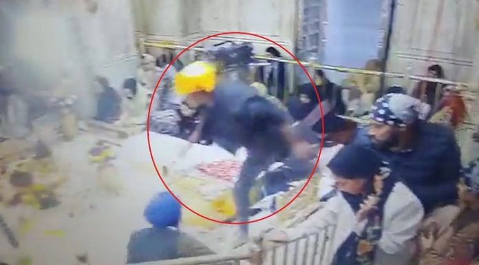 ਸ੍ਰੀ ਹਰਿਮੰਦਰ ਸਾਹਿਬ ‘ਚ ਪਲਾਨਿੰਗ ਦੇ ਨਾਲ ਕੀਤੀ ਗਈ ਬੇਅਦਬੀ, ਪੜ੍ਹੋ ਹੁਣ ਤੱਕ ਦੀ ਪੂਰੀ ਅਪਡੇਟ