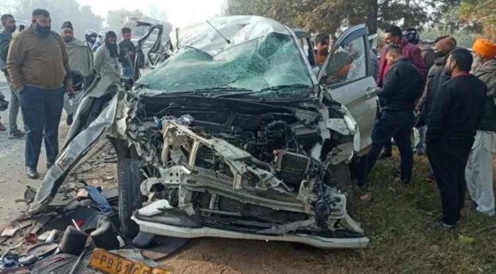 ਡੇਰਾਬੱਸੀ ‘ਚ ਭਿਆਨਕ ਹਾਦਸਾ : ਦੇਰ ਰਾਤ 2 ਕਾਰਾਂ ਦੀ ਟੱਕਰ, 4 ਮਹੀਨੇ ਦੇ NRI ਬੱਚੇ ਸਮੇਤ 4 ਦੀ ਮੌਤ