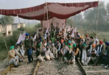 ਮੁੜ ਅੰਦੋਲਨ ਦੇ ਰਾਹ ‘ਤੇ ਕਿਸਾਨ : ਕਰਜ਼ ਮੁਆਫ਼ੀ ਤੇ ਨੌਕਰੀਆਂ ਦੇ ਲਈ ਕਿਸਾਨਾਂ ਨੇ ਰੋਕੇ ਰੇਲ ਟ੍ਰੈਕ